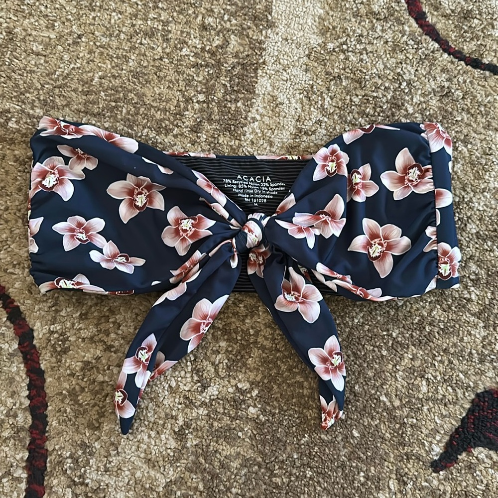 Acacia Baker top in Isle NWOT